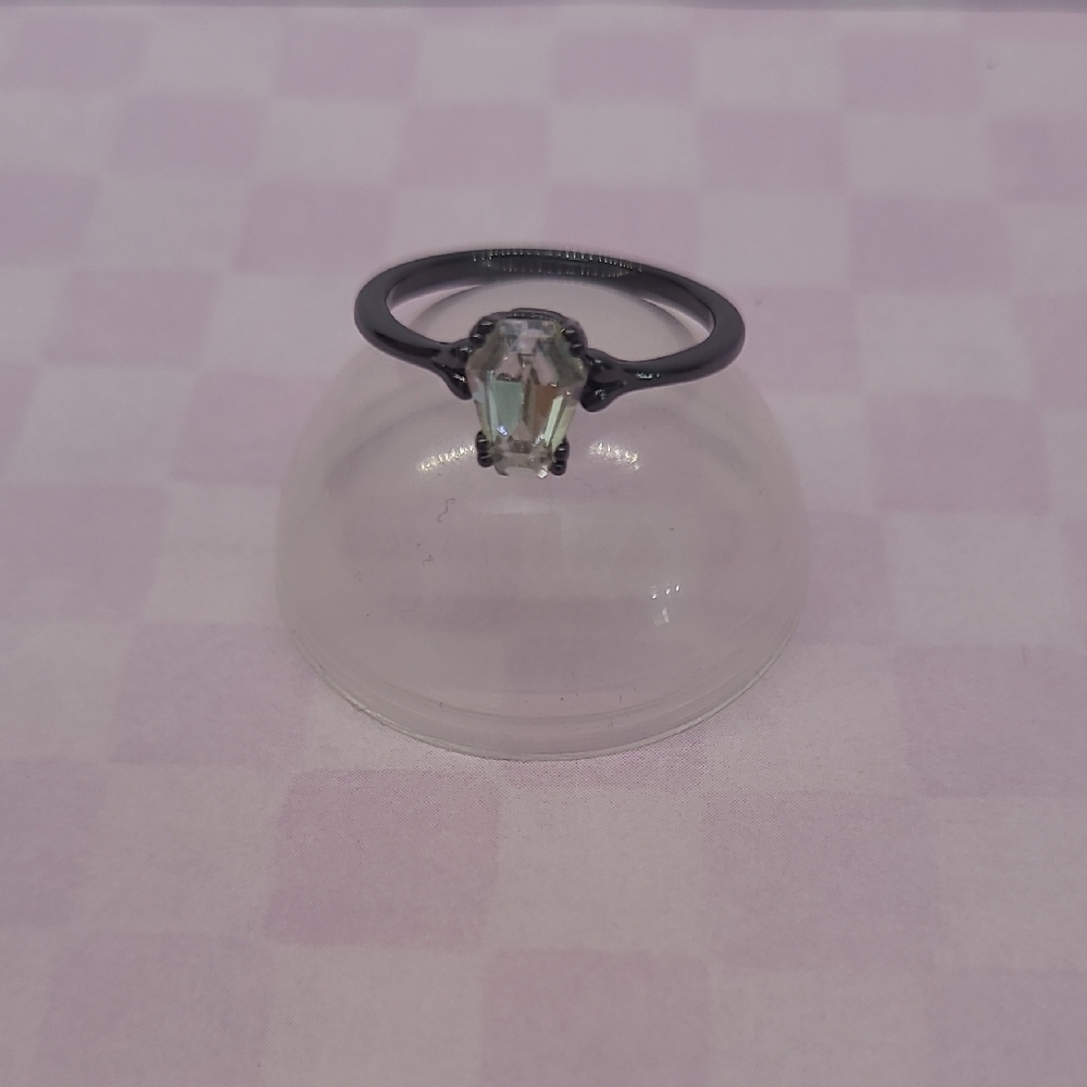 Elegant Black Ring with Coffin-shaped Iridescent Crystal Center - Size 8